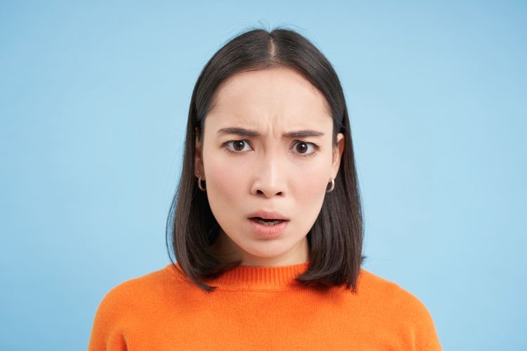 7 Kebijakan Ekspressi Wajah dan Bahasa Tubuh yang Menyampaikan Emosi Secara Nonverbal